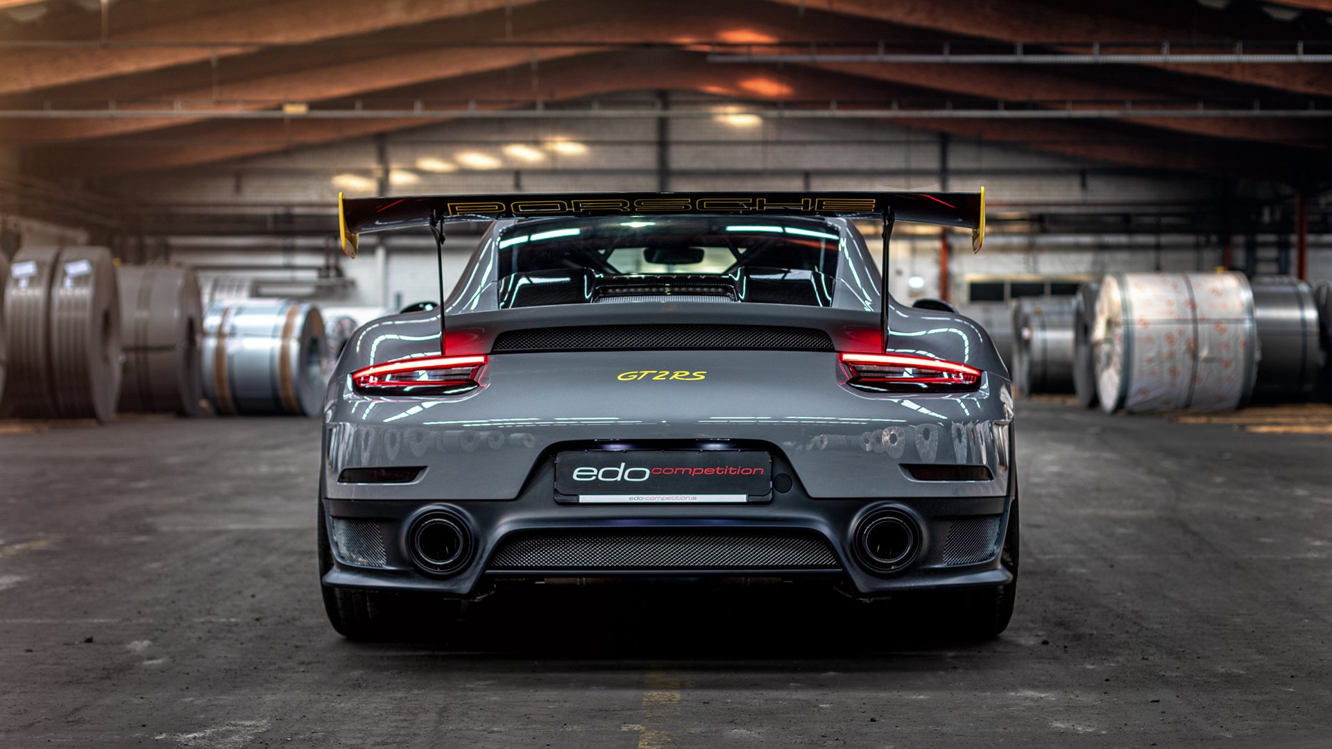 诺伊尔的指尖与基耶萨的右脚,当唯一性击穿足球的宿命循环