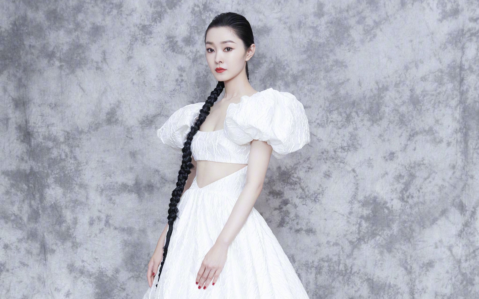 爱游戏大厅-欧冠淘汰赛焦点战，智利横扫希腊，跨界对决引爆足球风暴